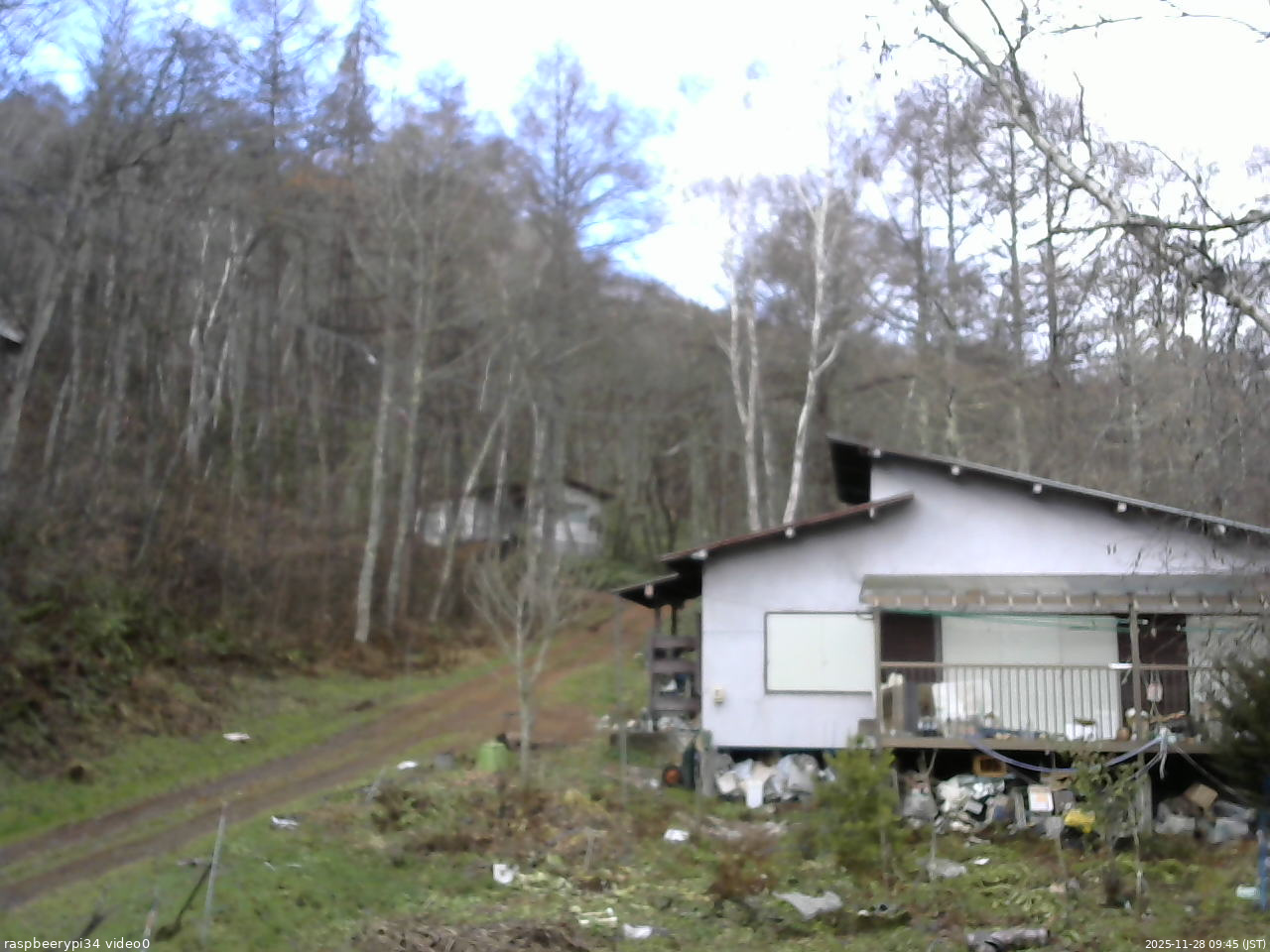 長野県菅平高原 ゆたか山荘 西側(坂上) 2025/11/28 09:45