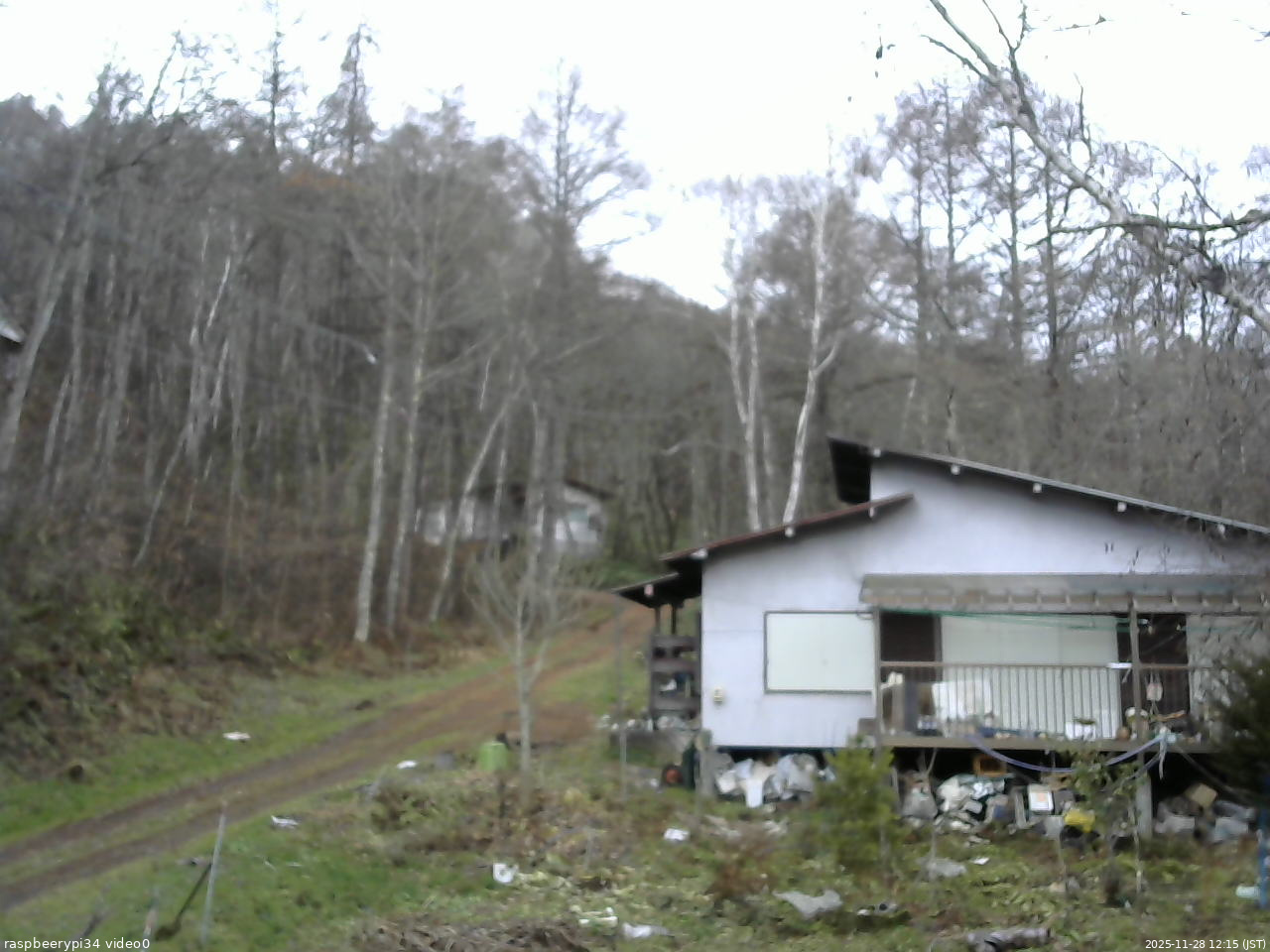 長野県菅平高原 ゆたか山荘 西側(坂上) 2025/11/28 12:15