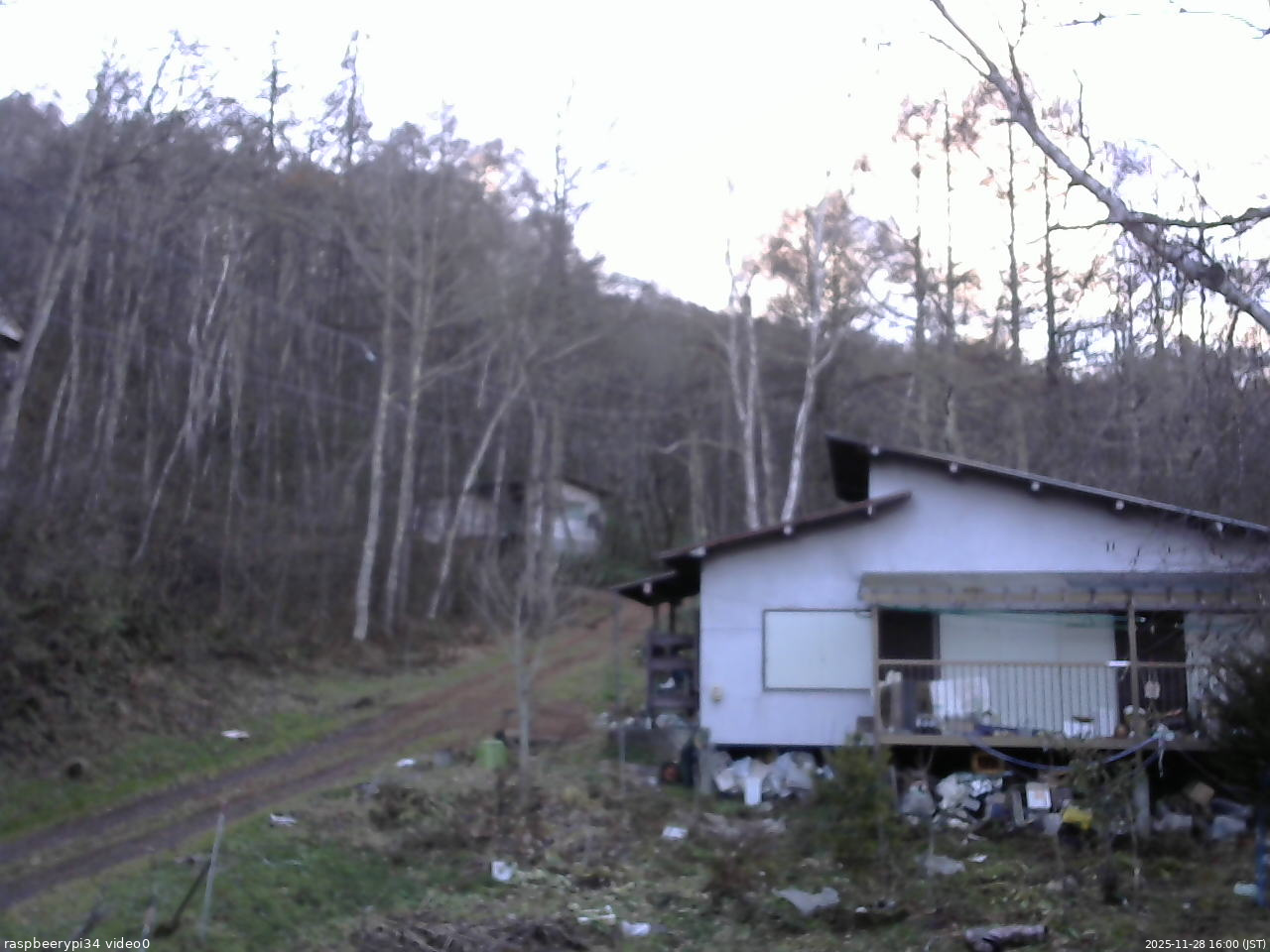 長野県菅平高原 ゆたか山荘 西側(坂上) 2025/11/28 16:00