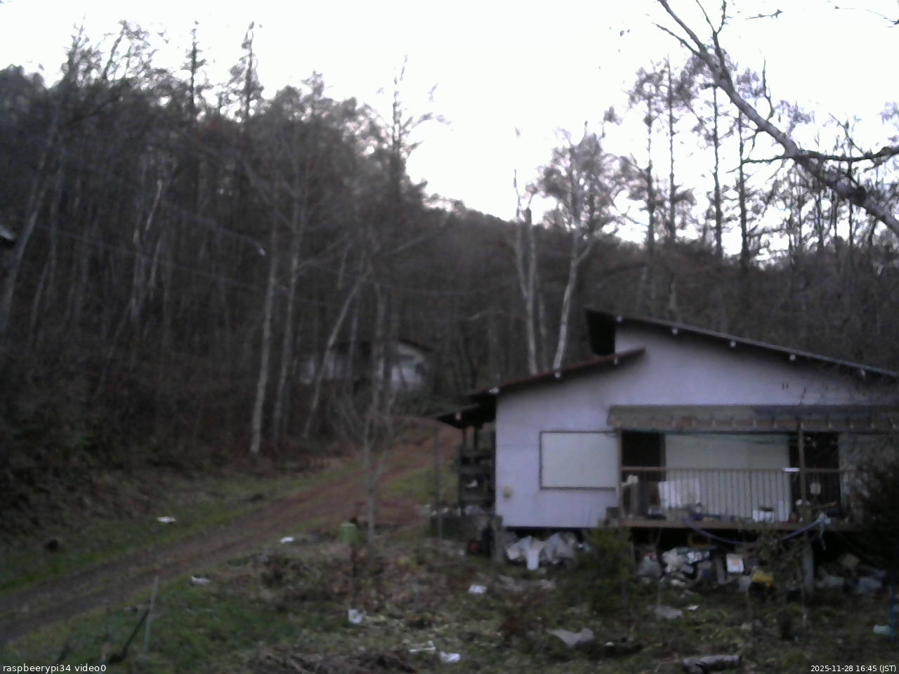 長野県菅平高原 ゆたか山荘 西側(坂上) 2025/11/28 16:45