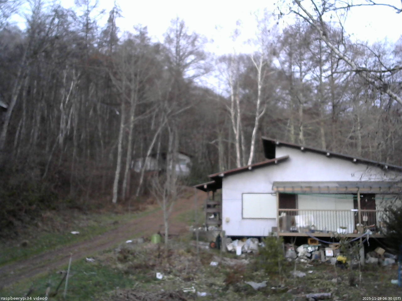 長野県菅平高原 ゆたか山荘 西側(坂上) 2025/11/29 06:30