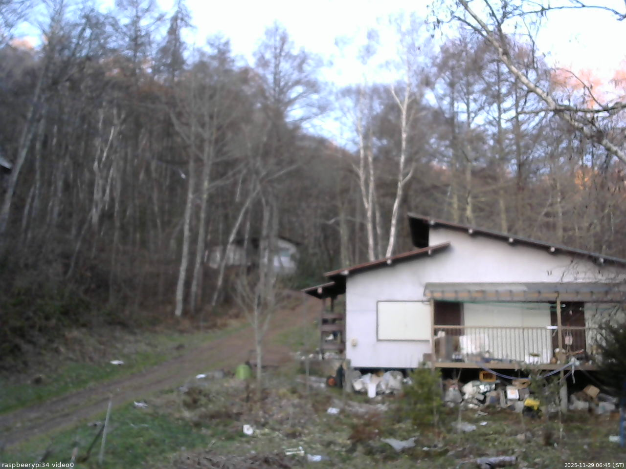 長野県菅平高原 ゆたか山荘 西側(坂上) 2025/11/29 06:45