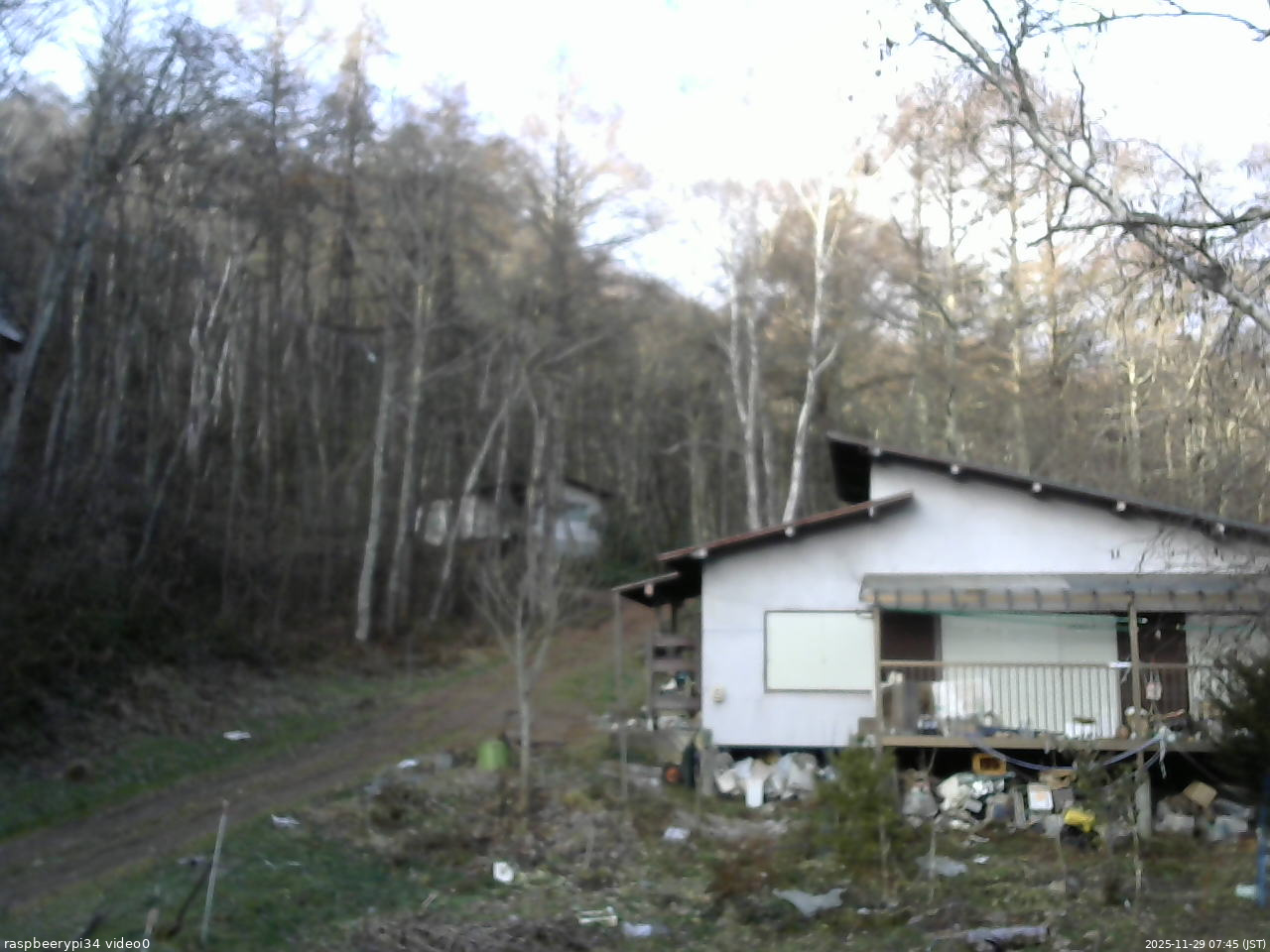 長野県菅平高原 ゆたか山荘 西側(坂上) 2025/11/29 07:45