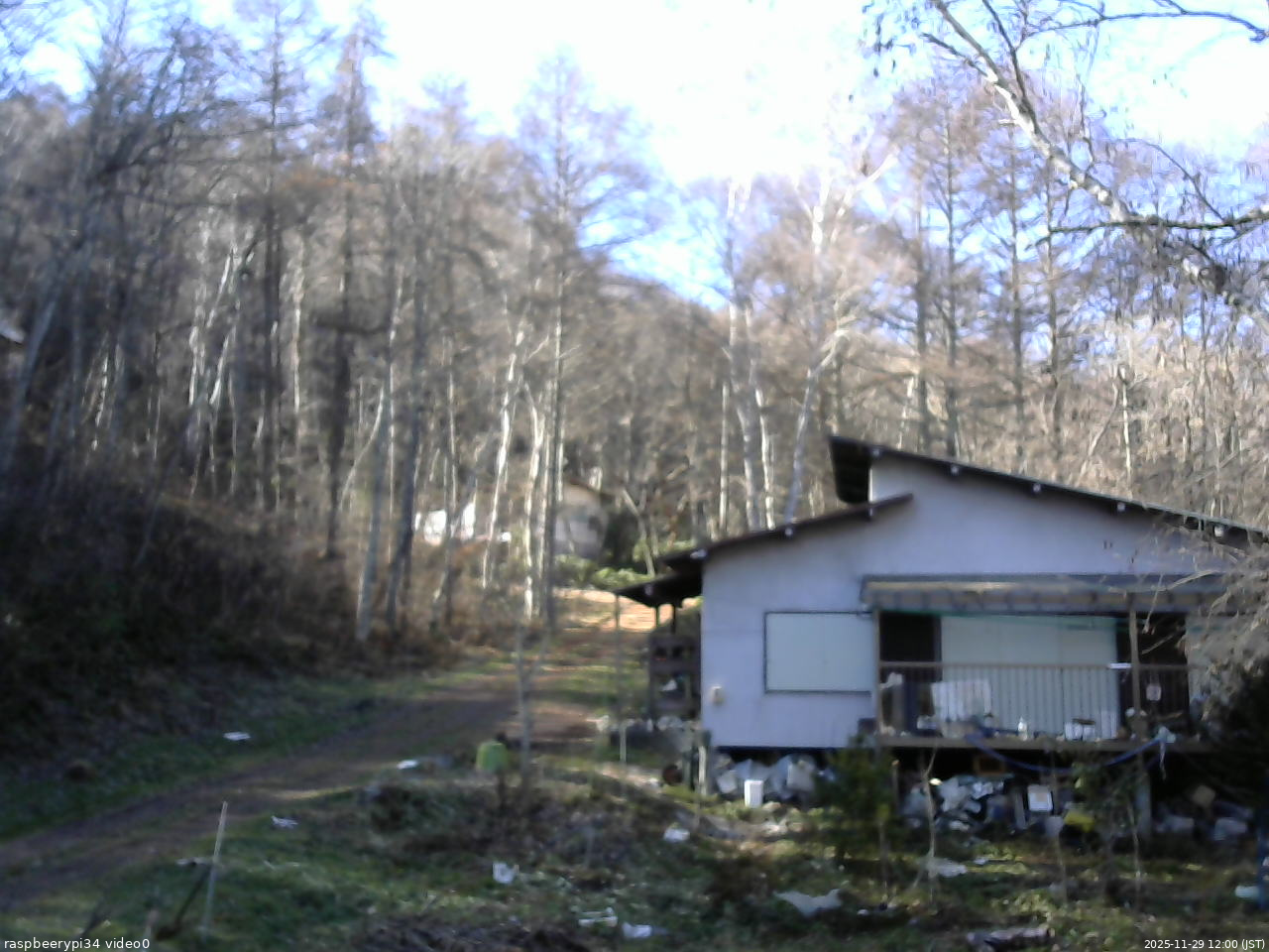 長野県菅平高原 ゆたか山荘 西側(坂上) 2025/11/29 12:00