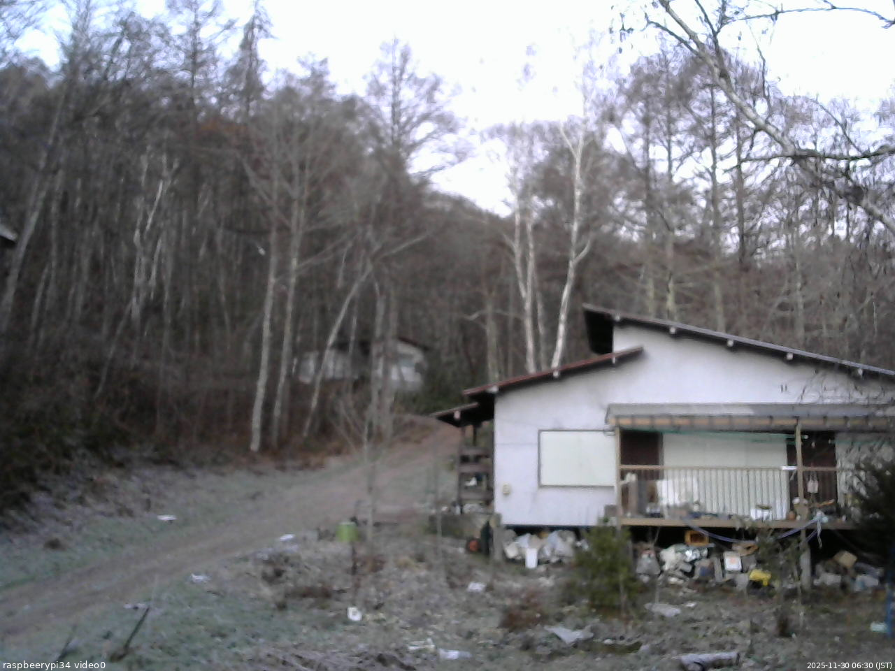 長野県菅平高原 ゆたか山荘 西側(坂上) 2025/11/30 06:30