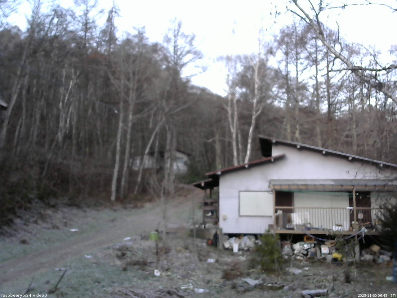 長野県菅平高原 ゆたか山荘 西側(坂上) 2025/11/30 06:45
