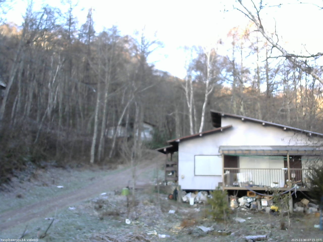 長野県菅平高原 ゆたか山荘 西側(坂上) 2025/11/30 07:15