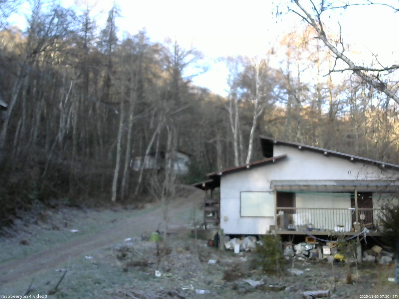 長野県菅平高原 ゆたか山荘 西側(坂上) 2025/11/30 07:30