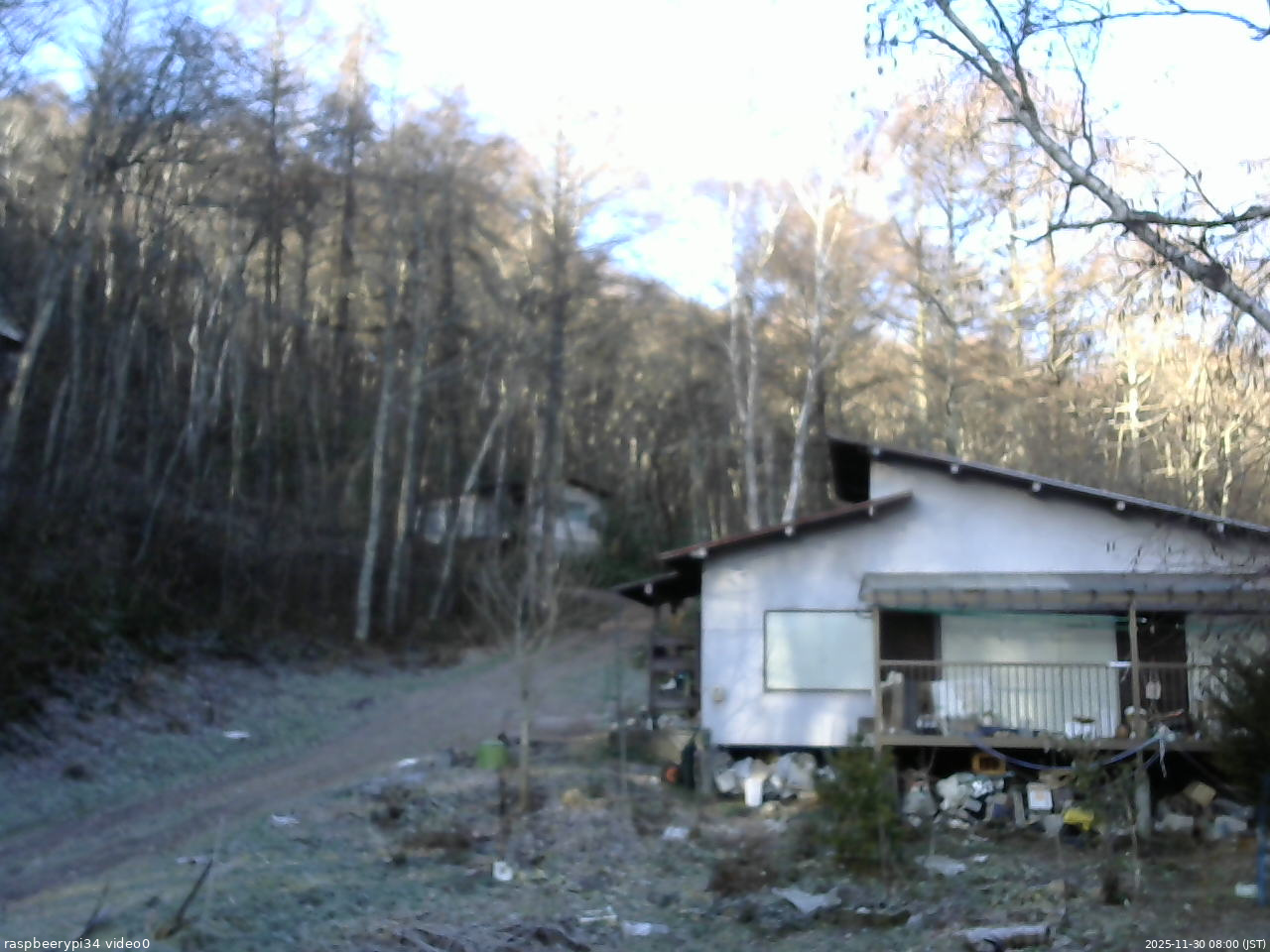 長野県菅平高原 ゆたか山荘 西側(坂上) 2025/11/30 08:00
