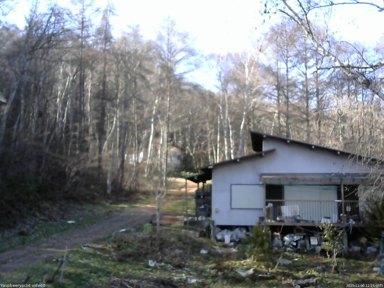 長野県菅平高原 ゆたか山荘 西側(坂上) 2025/11/30 12:15
