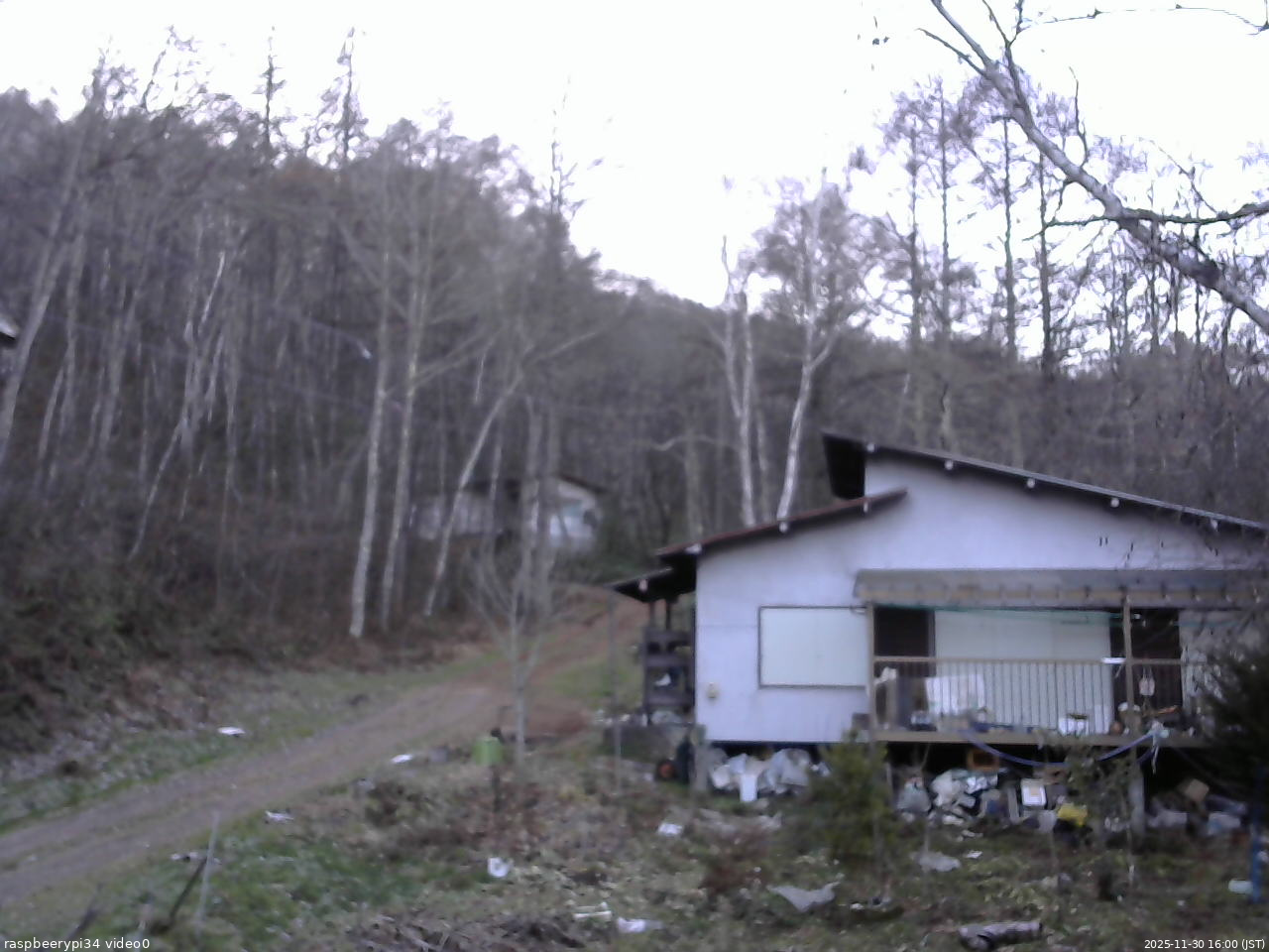 長野県菅平高原 ゆたか山荘 西側(坂上) 2025/11/30 16:00