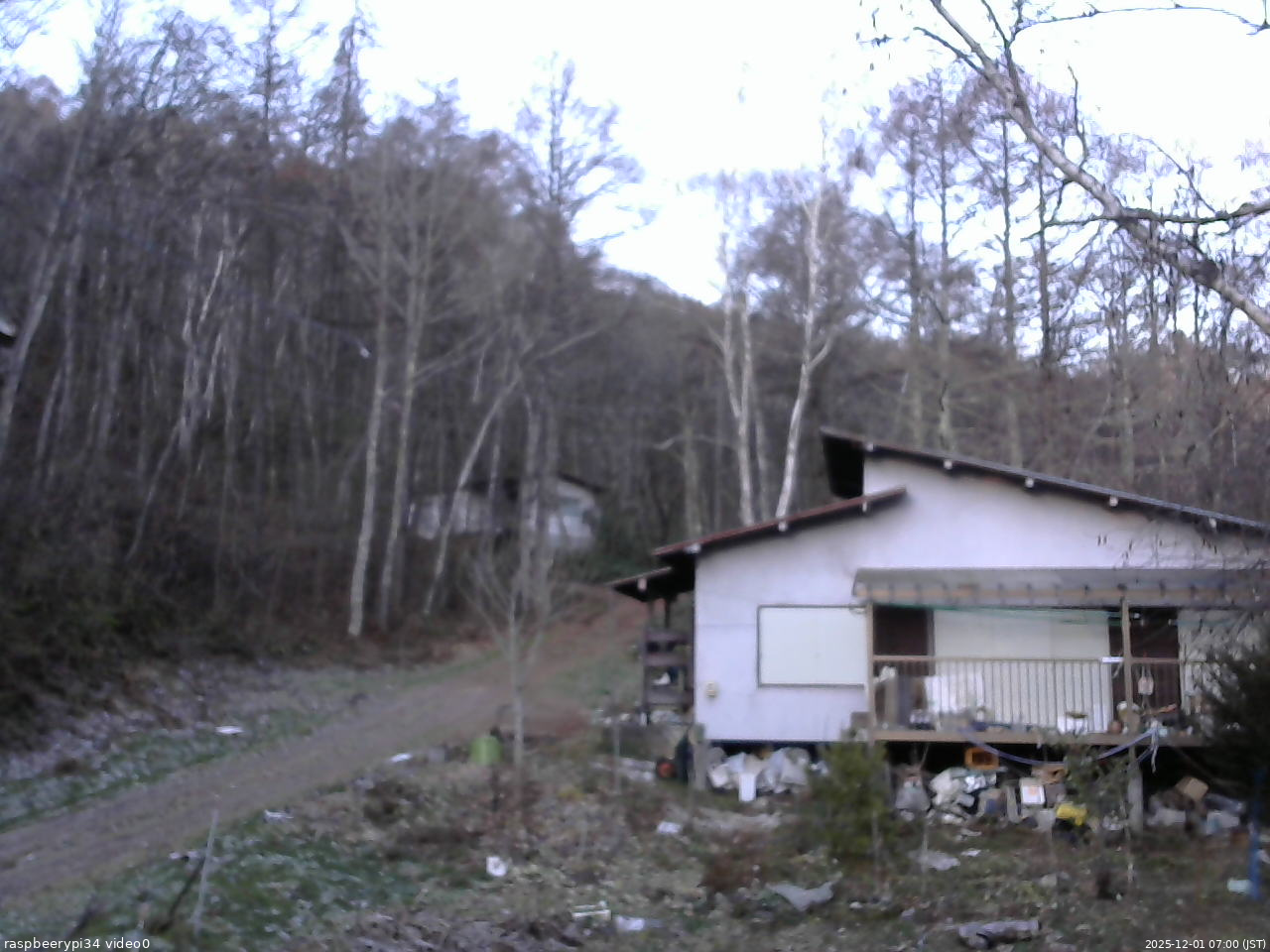 長野県菅平高原 ゆたか山荘 西側(坂上) 2025/12/01 07:00