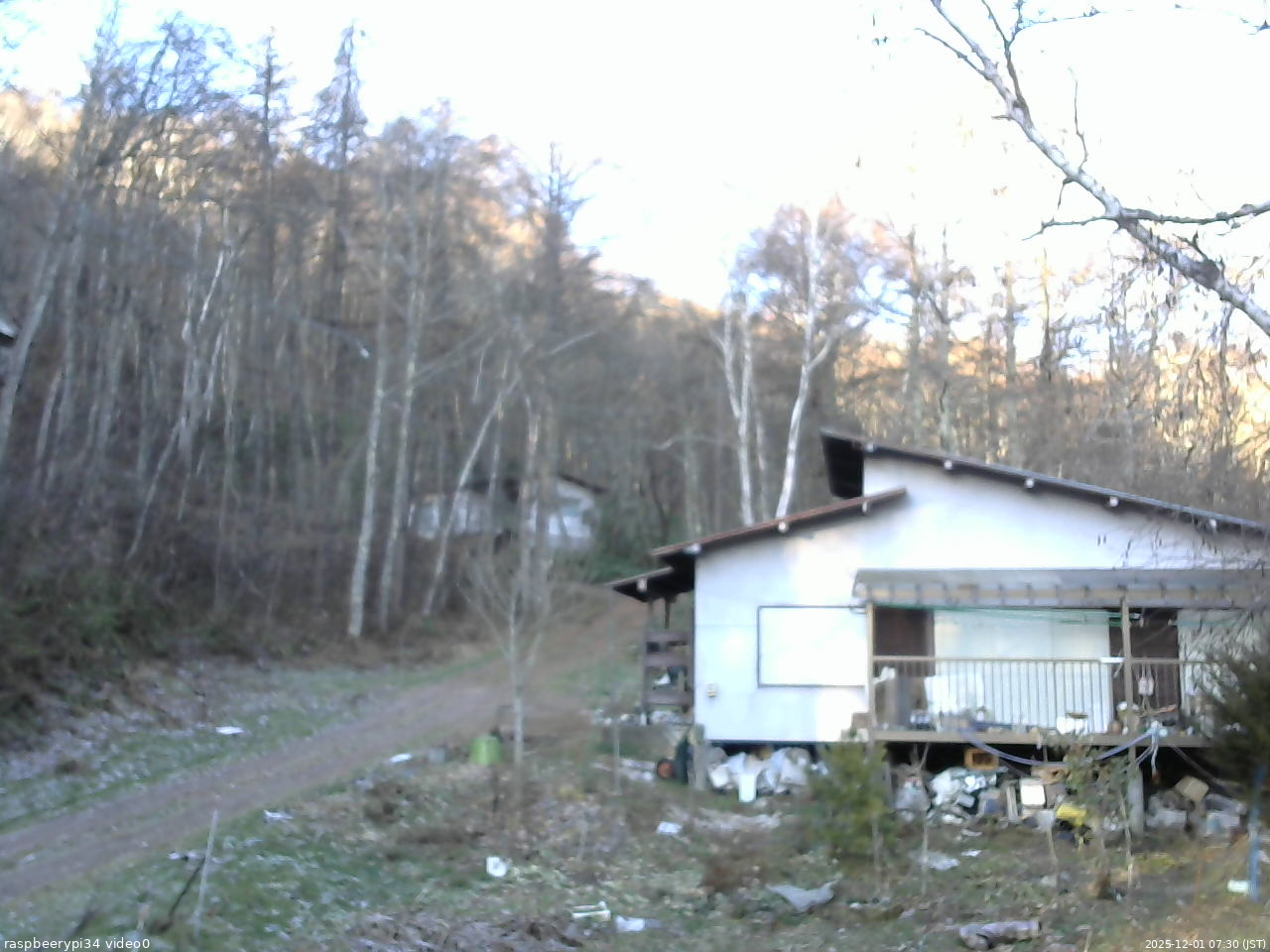 長野県菅平高原 ゆたか山荘 西側(坂上) 2025/12/01 07:30