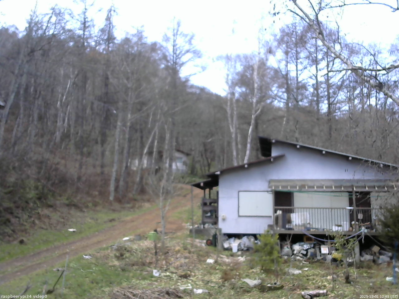 長野県菅平高原 ゆたか山荘 西側(坂上) 2025/12/01 12:45