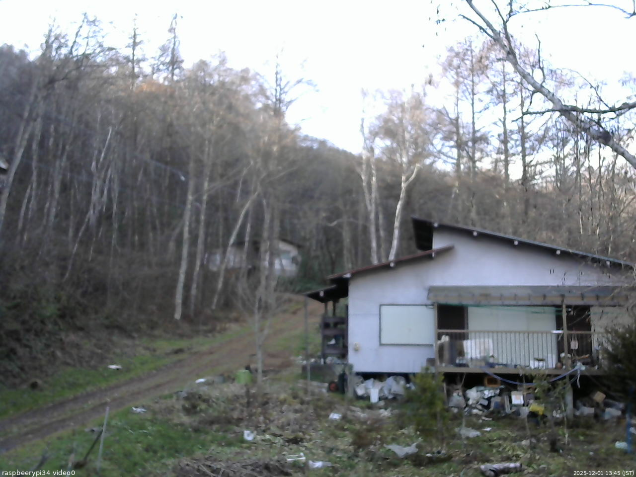 長野県菅平高原 ゆたか山荘 西側(坂上) 2025/12/01 13:45