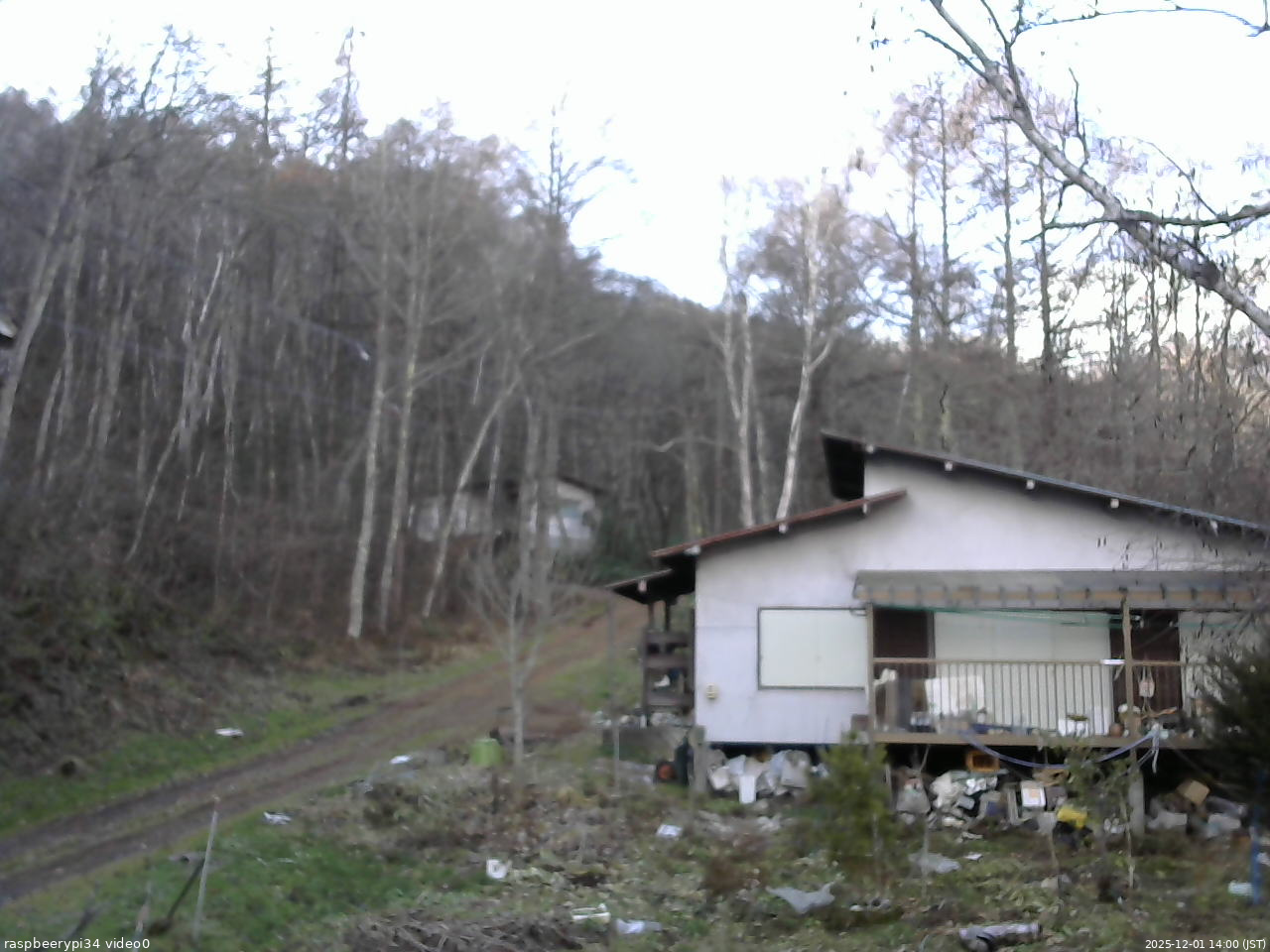 長野県菅平高原 ゆたか山荘 西側(坂上) 2025/12/01 14:00