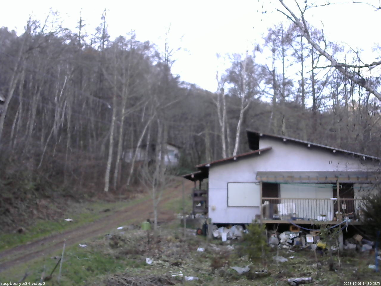 長野県菅平高原 ゆたか山荘 西側(坂上) 2025/12/01 14:30