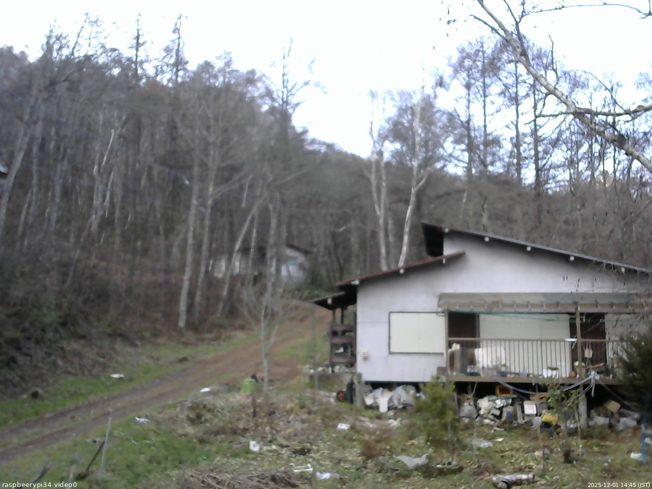 長野県菅平高原 ゆたか山荘 西側(坂上) 2025/12/01 14:45