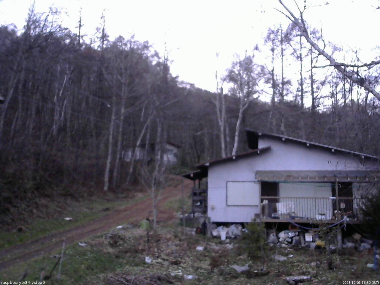 長野県菅平高原 ゆたか山荘 西側(坂上) 2025/12/01 16:30