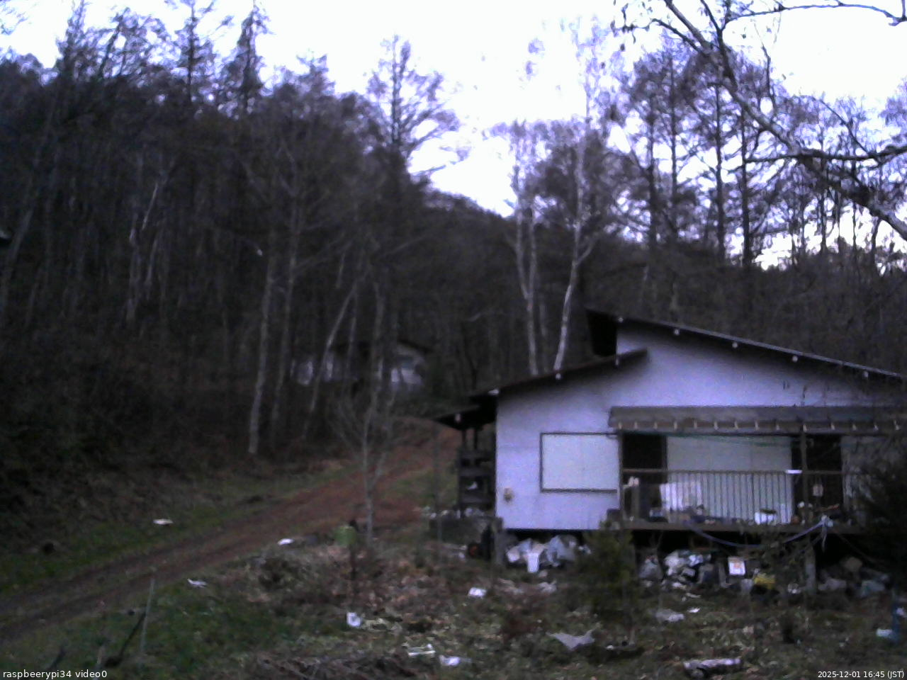 長野県菅平高原 ゆたか山荘 西側(坂上) 2025/12/01 16:45