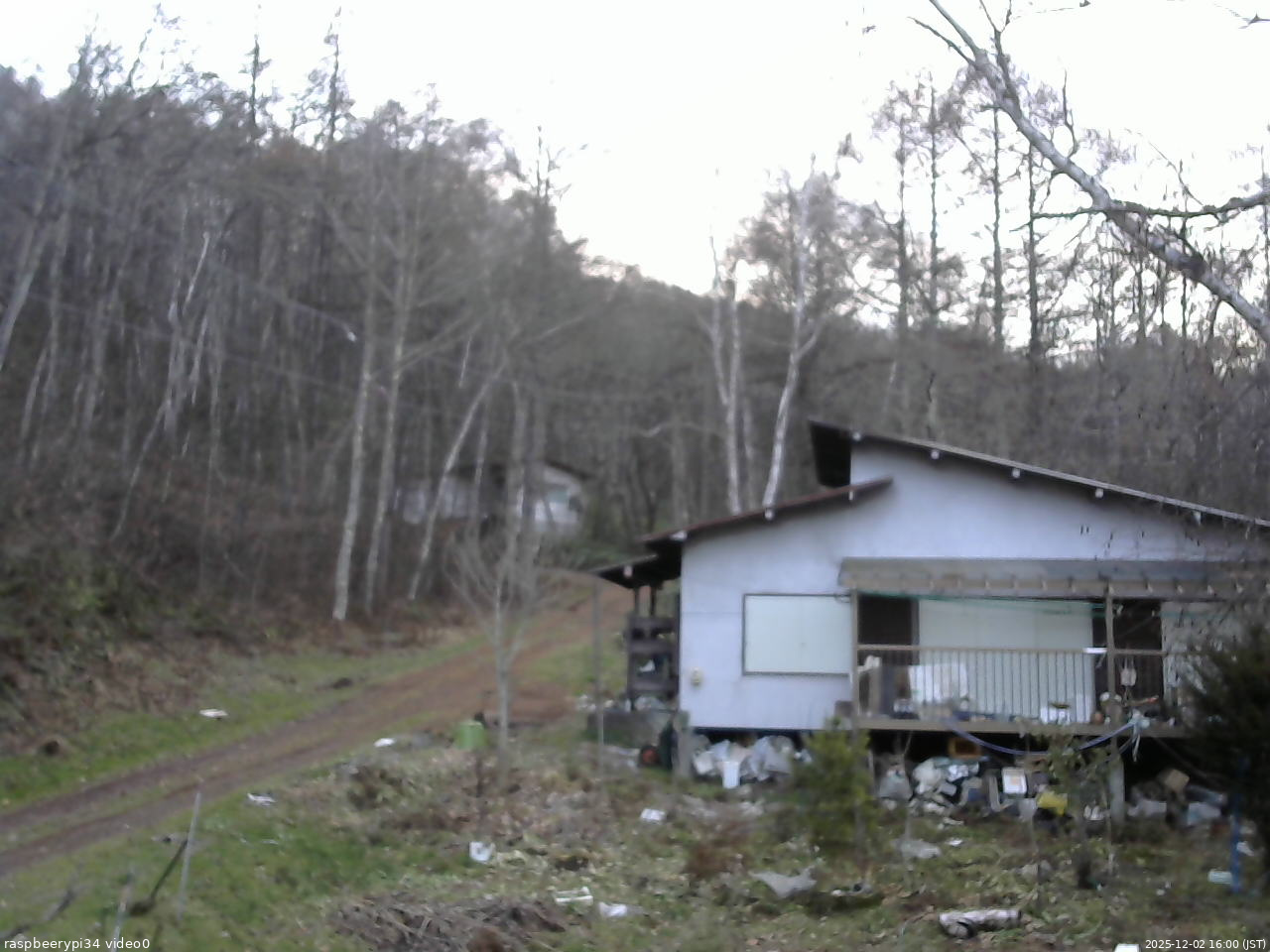 長野県菅平高原 ゆたか山荘 西側(坂上) 2025/12/02 16:00