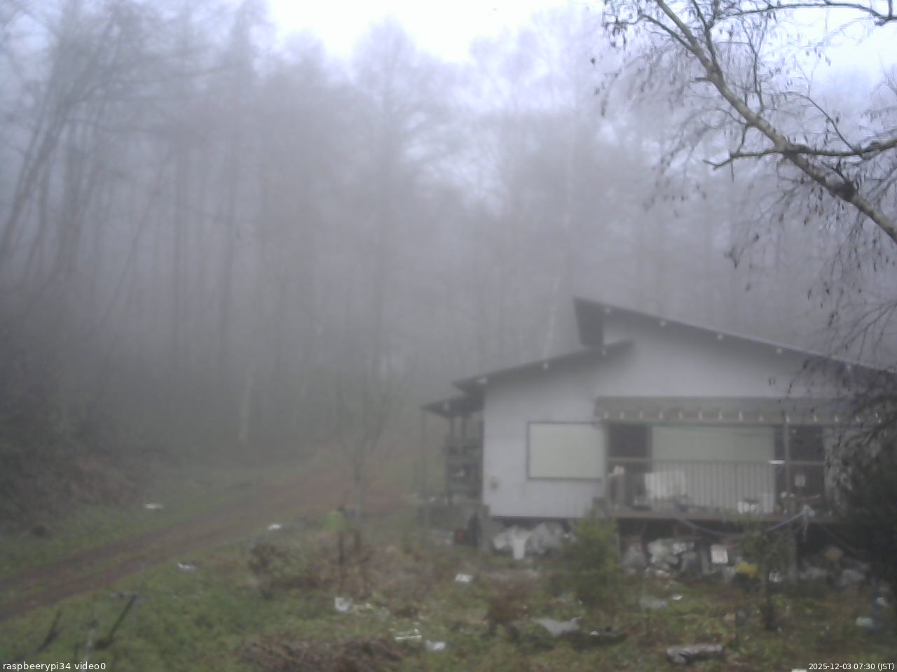 長野県菅平高原 ゆたか山荘 西側(坂上) 2025/12/03 07:30