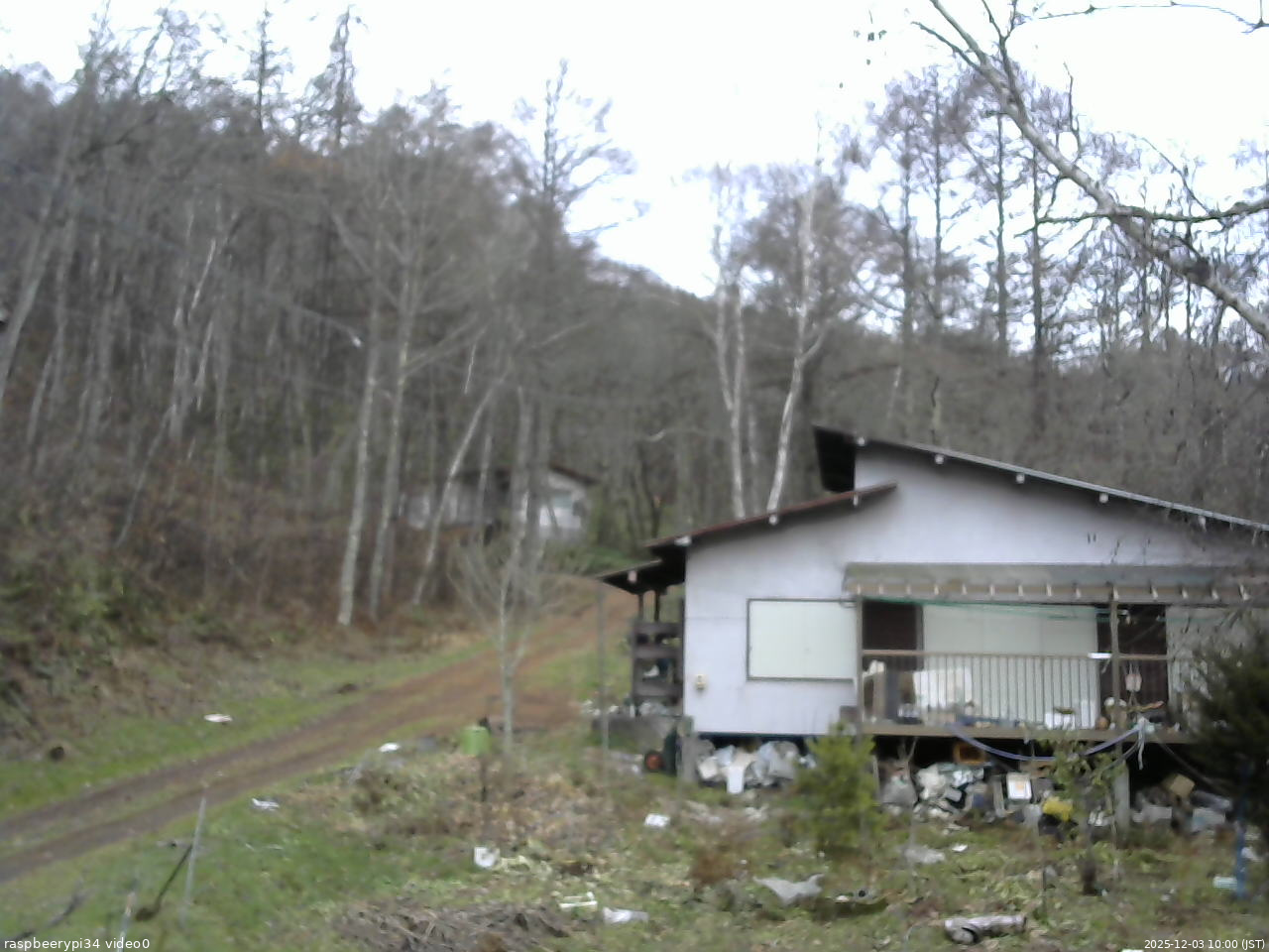 長野県菅平高原 ゆたか山荘 西側(坂上) 2025/12/03 10:00