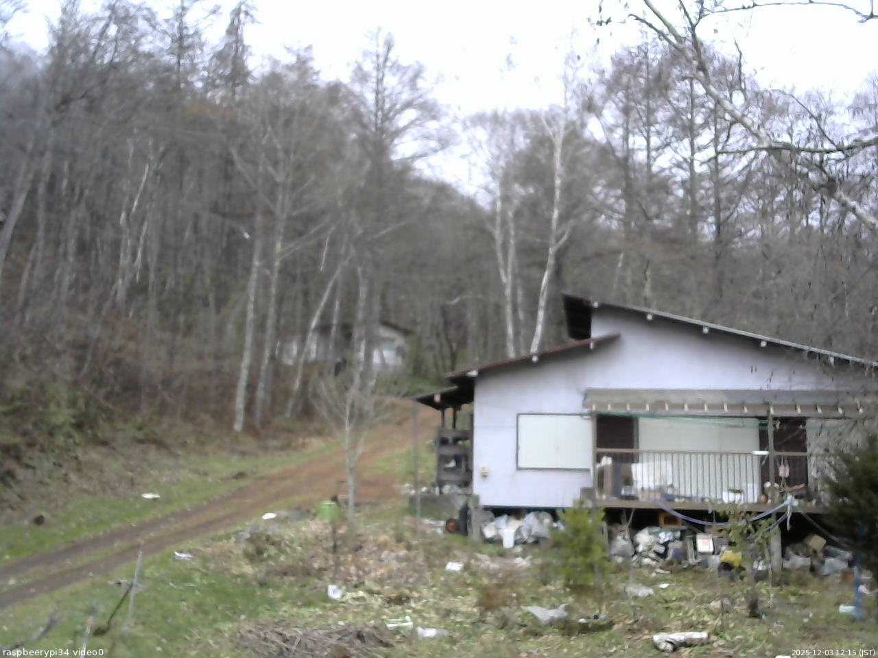 長野県菅平高原 ゆたか山荘 西側(坂上) 2025/12/03 12:15