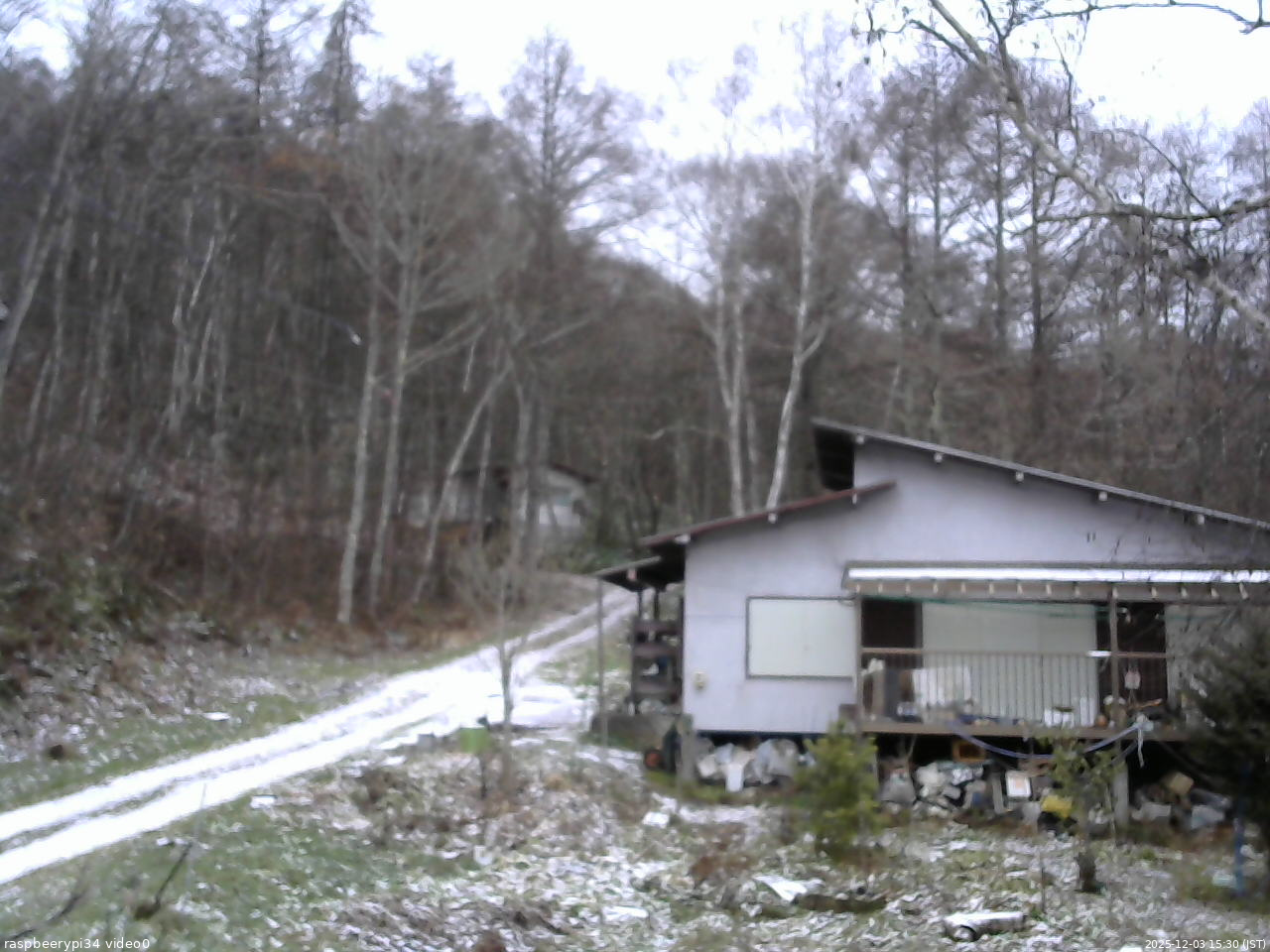 長野県菅平高原 ゆたか山荘 西側(坂上) 2025/12/03 15:30