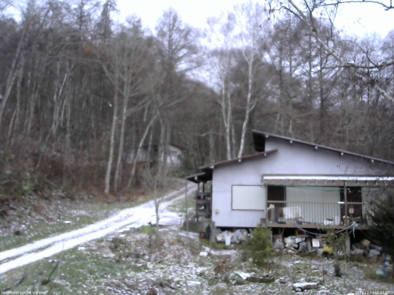 長野県菅平高原 ゆたか山荘 西側(坂上) 2025/12/03 15:45