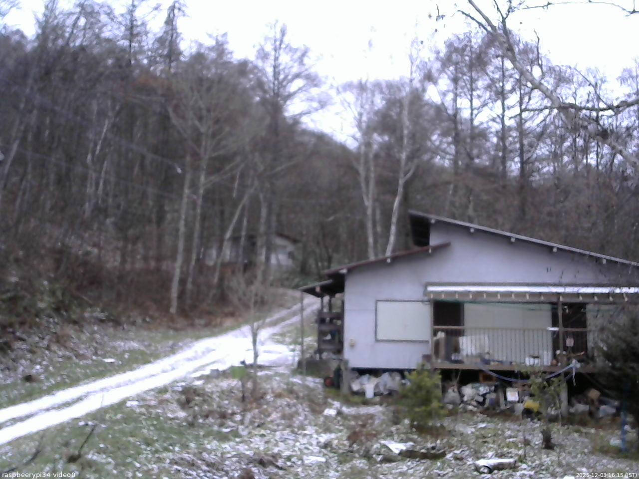 長野県菅平高原 ゆたか山荘 西側(坂上) 2025/12/03 16:15