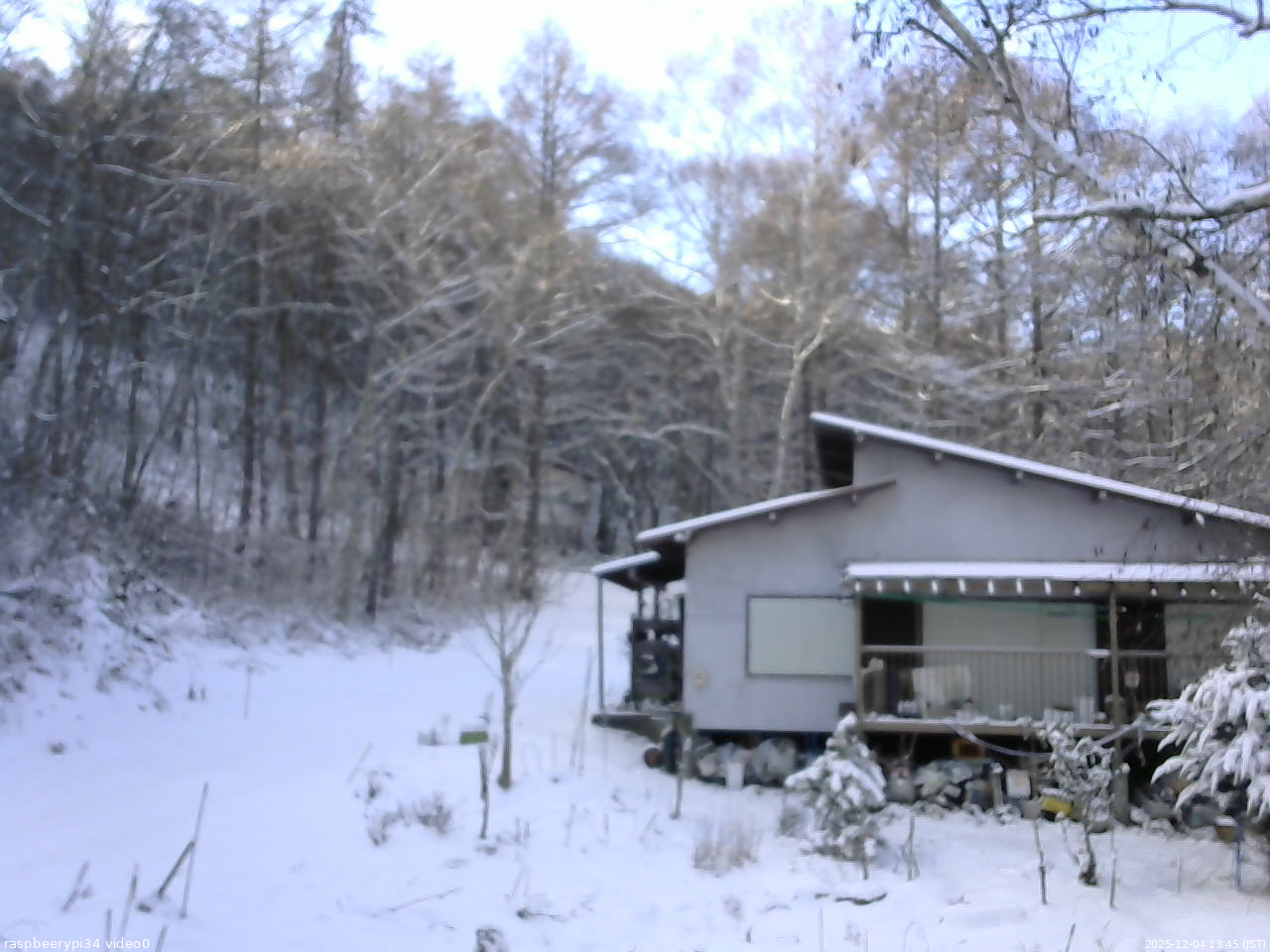 長野県菅平高原 ゆたか山荘 西側(坂上) 2025/12/04 13:45