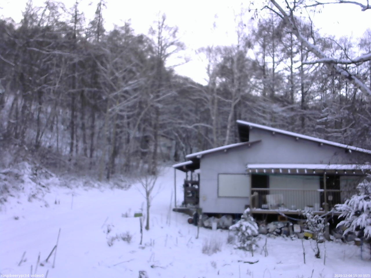 長野県菅平高原 ゆたか山荘 西側(坂上) 2025/12/04 15:30