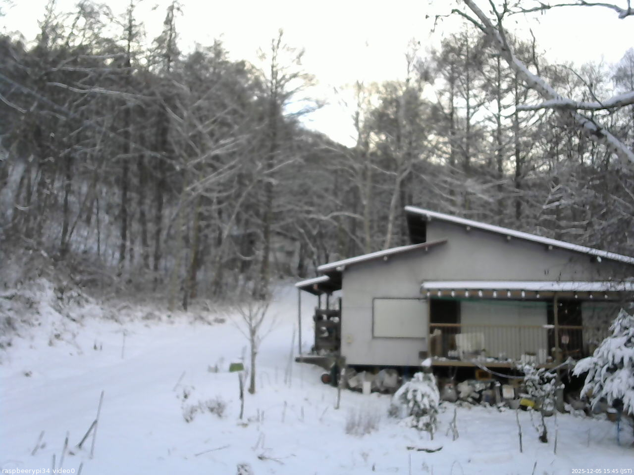 長野県菅平高原 ゆたか山荘 西側(坂上) 2025/12/05 15:45