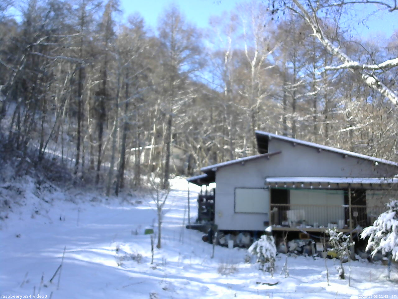 長野県菅平高原 ゆたか山荘 西側(坂上) 2025/12/06 11:45