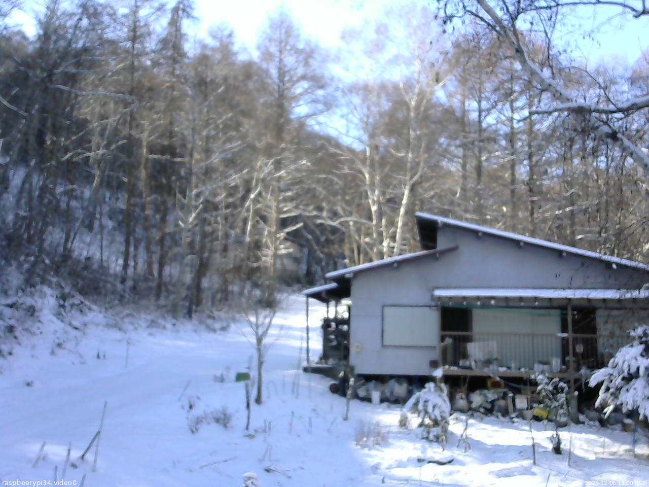 長野県菅平高原 ゆたか山荘 西側(坂上) 2025/12/06 13:00