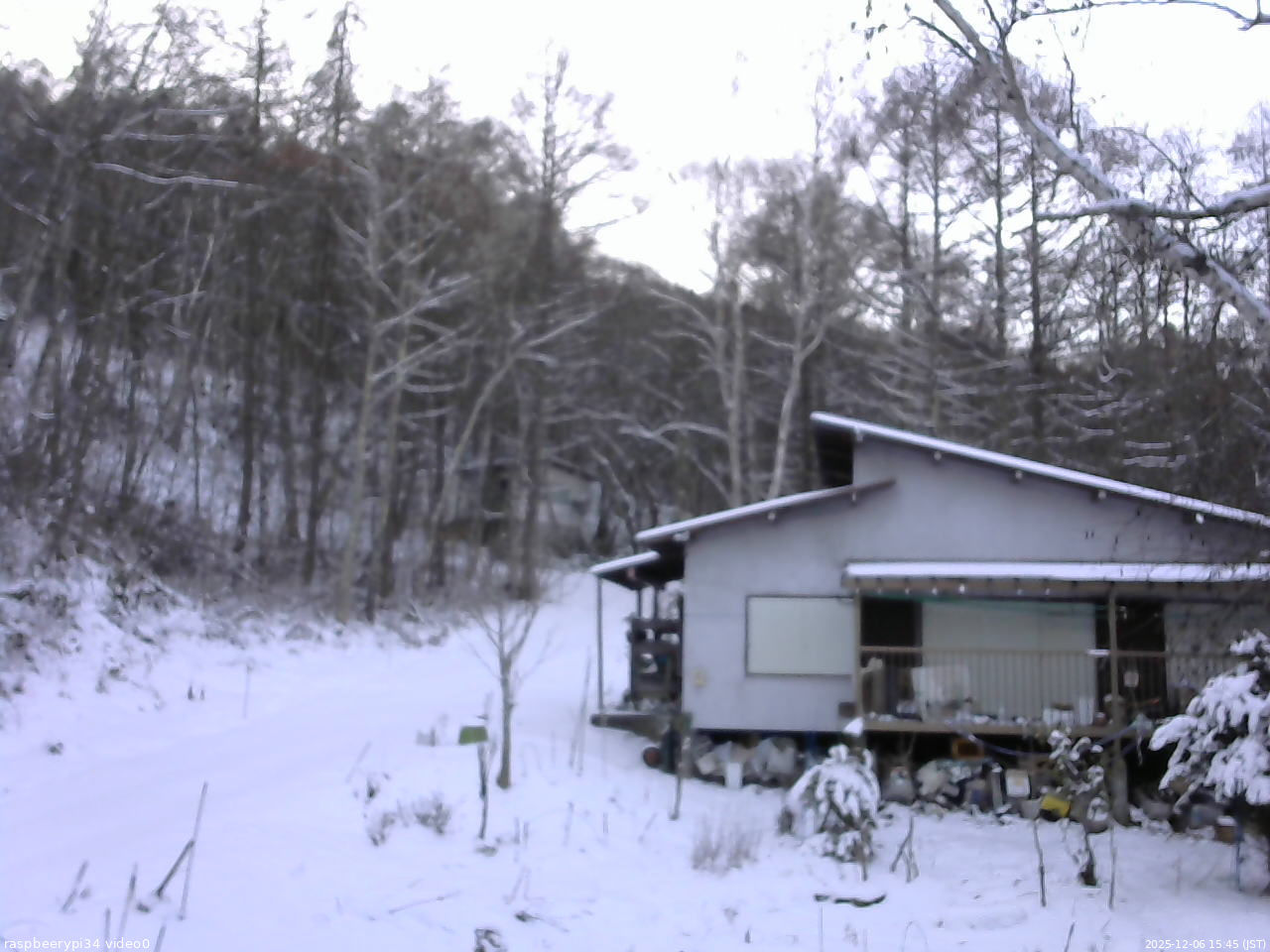 長野県菅平高原 ゆたか山荘 西側(坂上) 2025/12/06 15:45