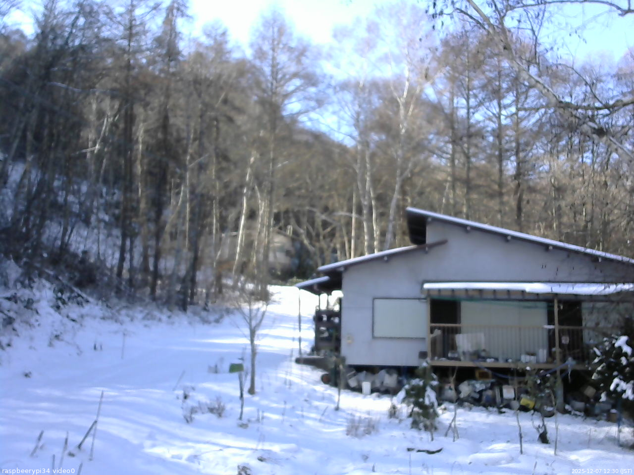 長野県菅平高原 ゆたか山荘 西側(坂上) 2025/12/07 12:30