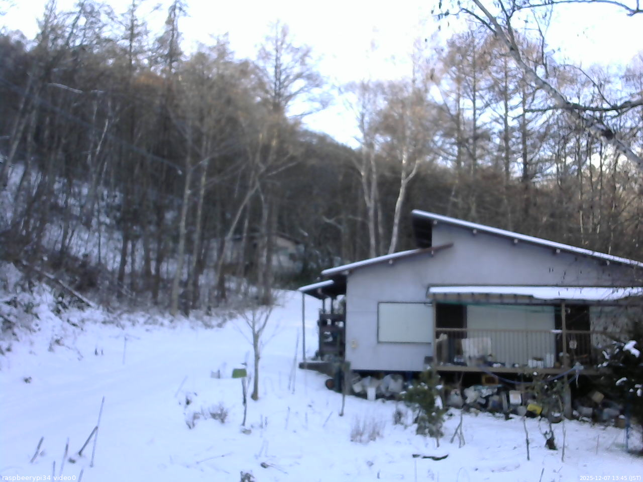 長野県菅平高原 ゆたか山荘 西側(坂上) 2025/12/07 13:45