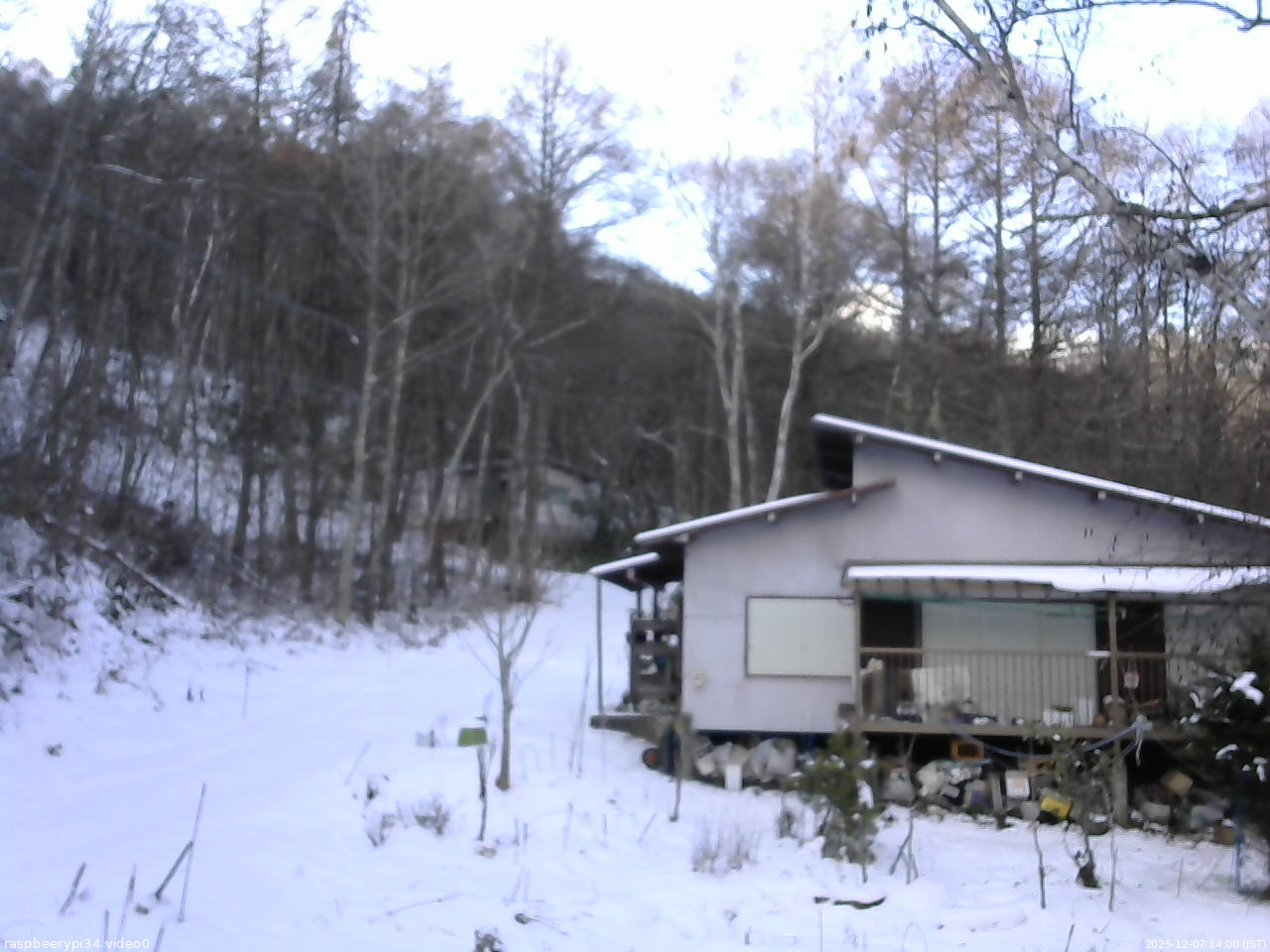 長野県菅平高原 ゆたか山荘 西側(坂上) 2025/12/07 14:00