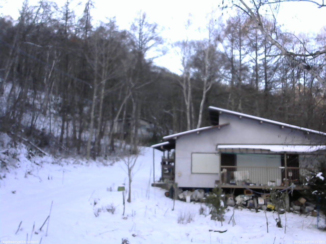 長野県菅平高原 ゆたか山荘 西側(坂上) 2025/12/07 14:15