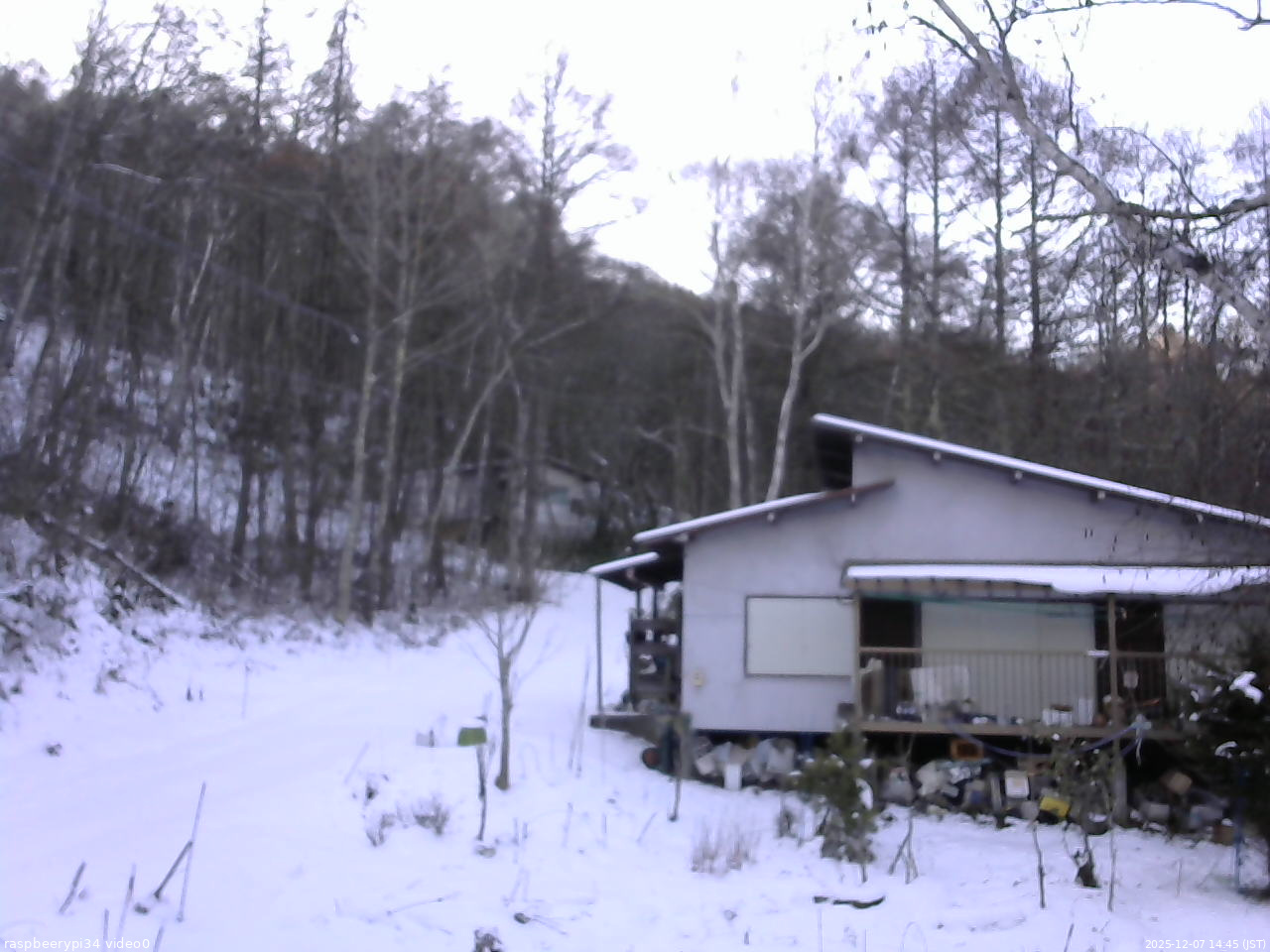 長野県菅平高原 ゆたか山荘 西側(坂上) 2025/12/07 14:45