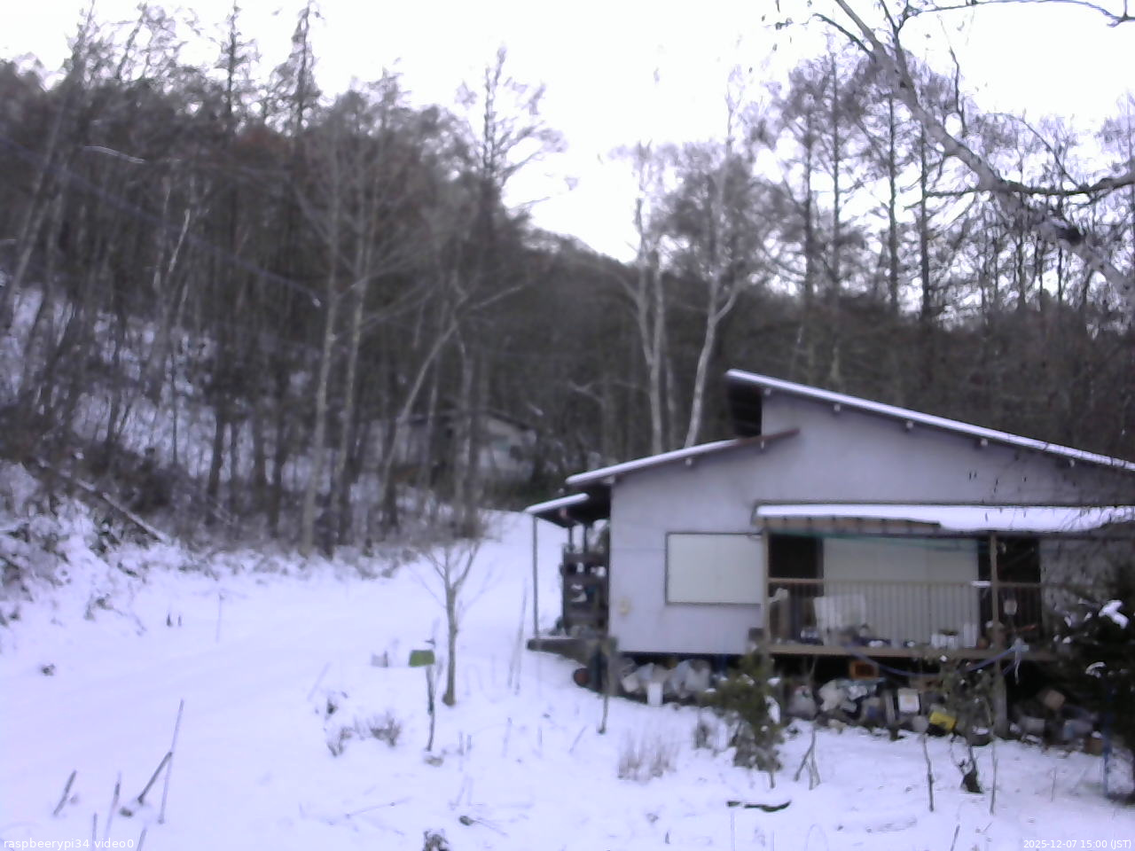 長野県菅平高原 ゆたか山荘 西側(坂上) 2025/12/07 15:00