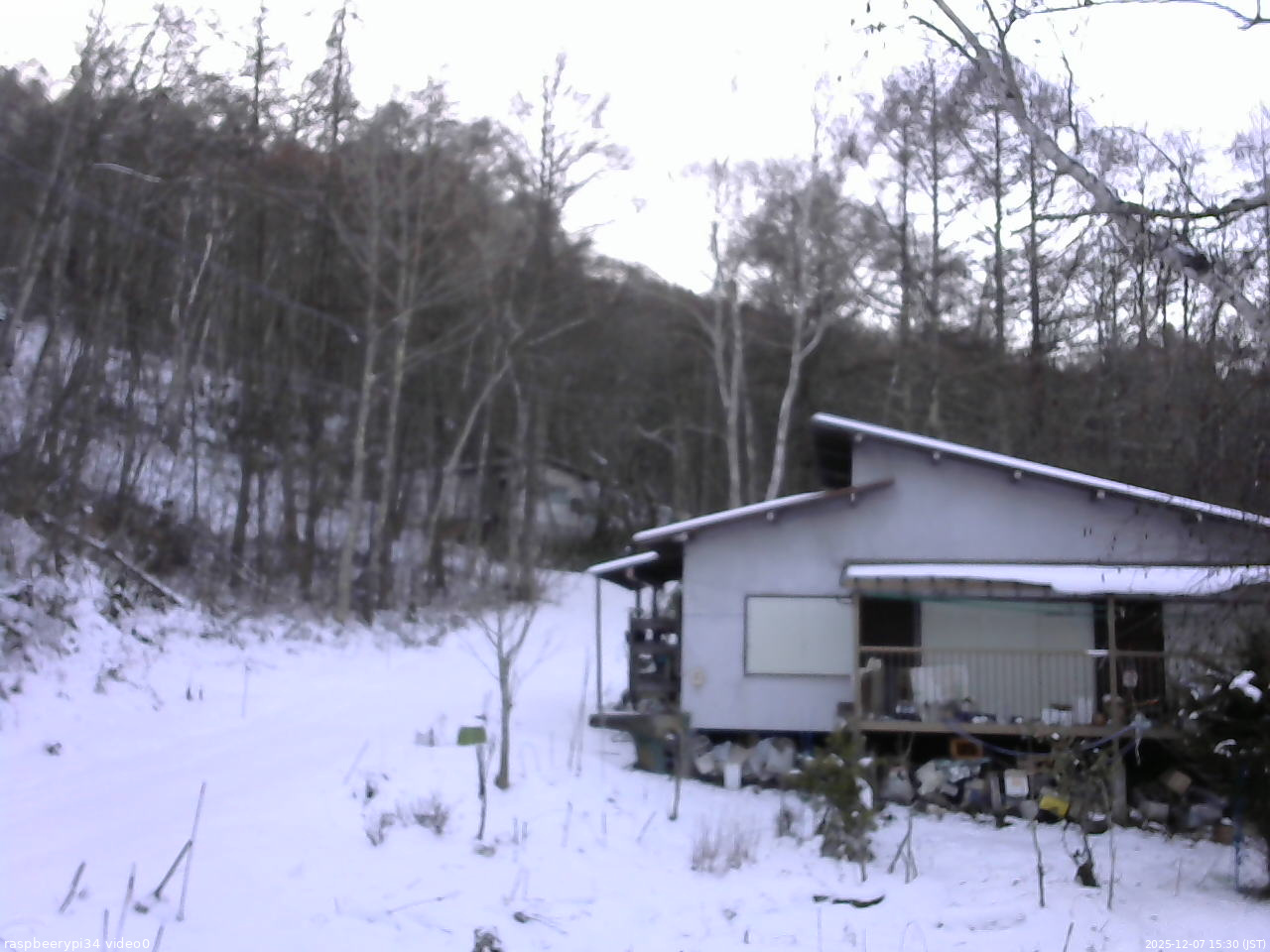 長野県菅平高原 ゆたか山荘 西側(坂上) 2025/12/07 15:30