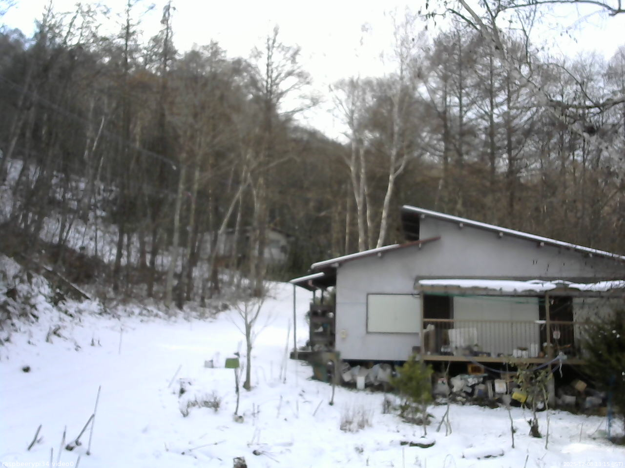 長野県菅平高原 ゆたか山荘 西側(坂上) 2025/12/08 13:15