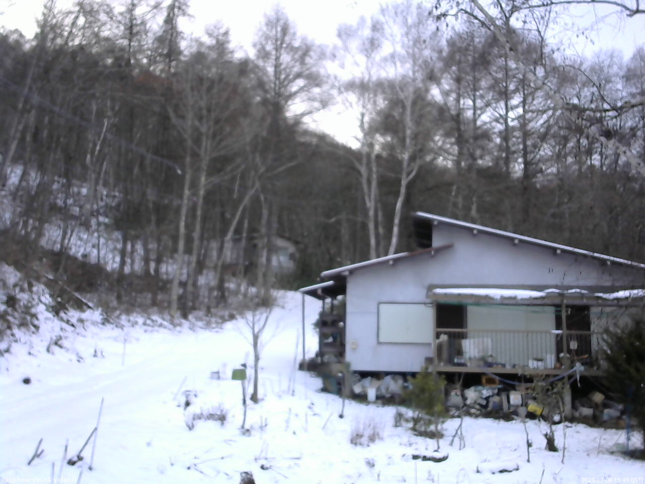 長野県菅平高原 ゆたか山荘 西側(坂上) 2025/12/08 15:45