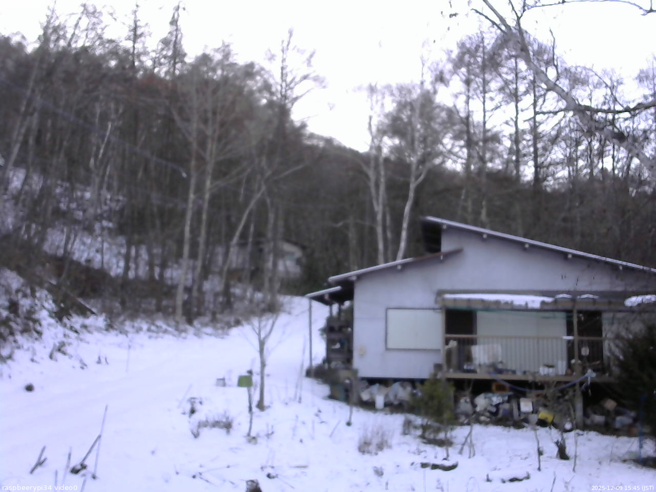 長野県菅平高原 ゆたか山荘 西側(坂上) 2025/12/09 15:45
