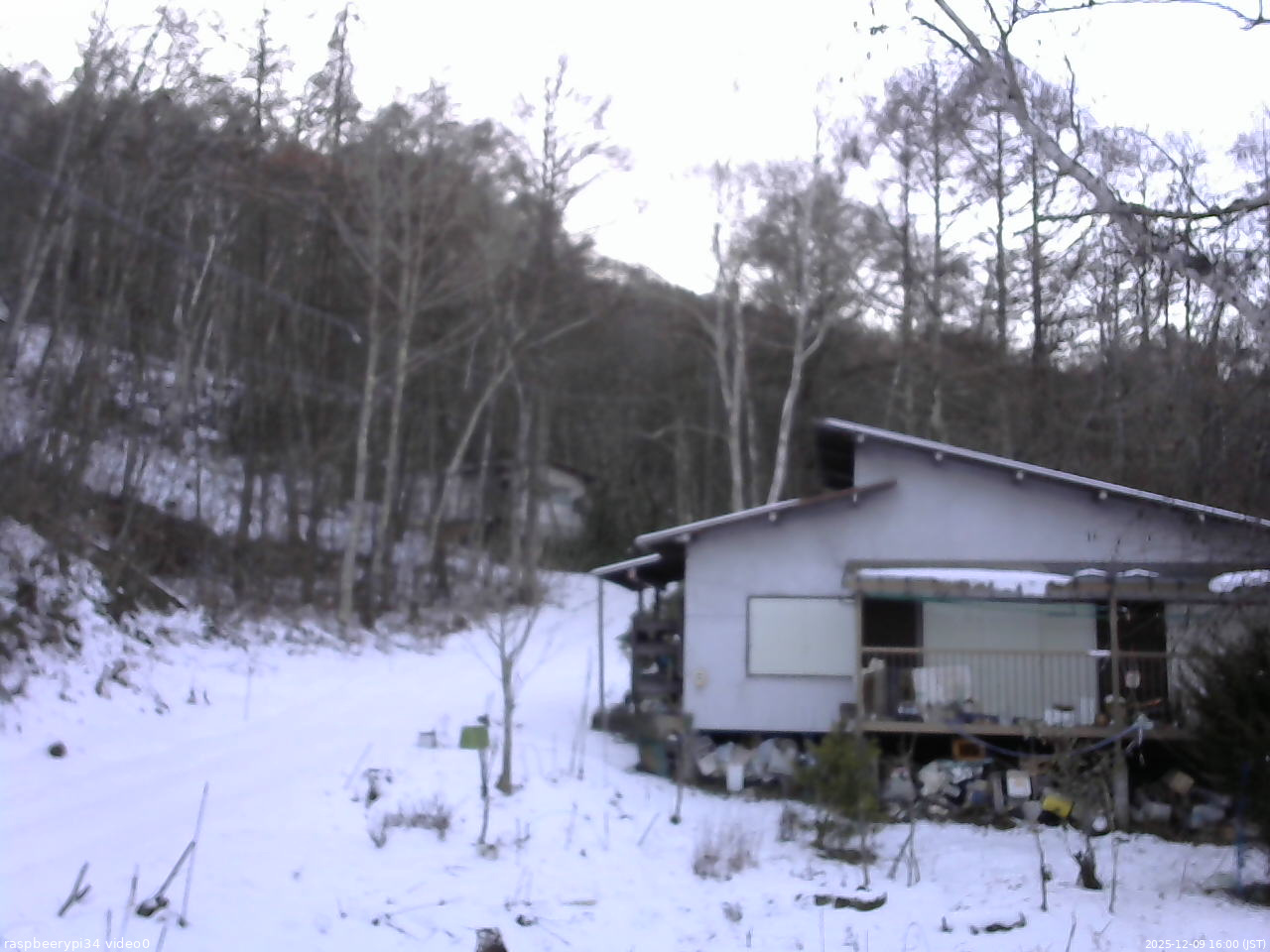 長野県菅平高原 ゆたか山荘 西側(坂上) 2025/12/09 16:00