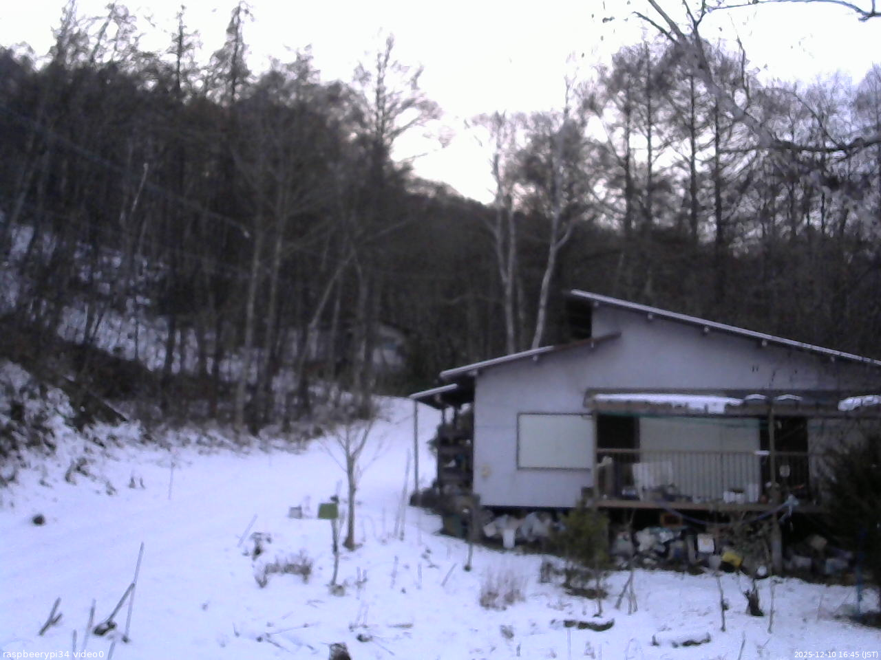 長野県菅平高原 ゆたか山荘 西側(坂上) 2025/12/10 16:45