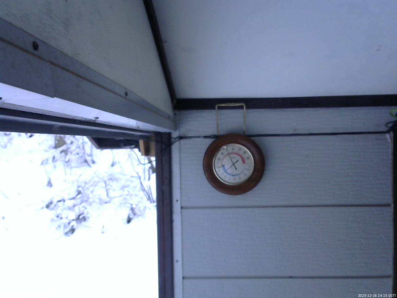 長野県菅平高原 ゆたか山荘 温度計 2025/12/16 14:15